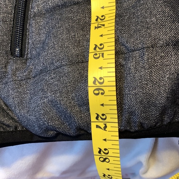 Express mens charcoal and black puffer vest NWT zip pockets size XL - Picture 5 of 7